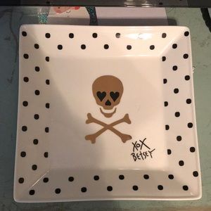 New with tags!! Betsey Johnson Skull Plate